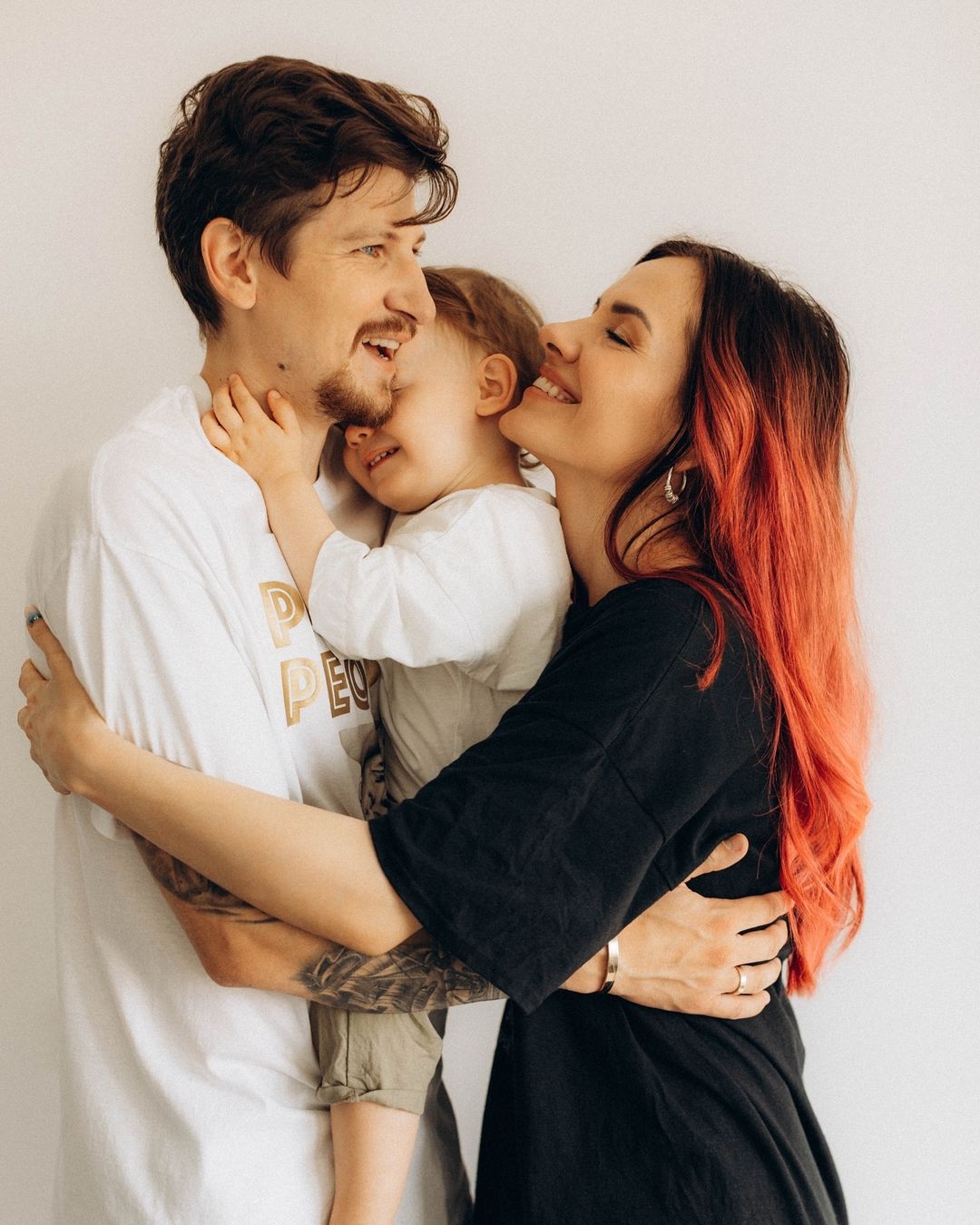 Чужих не буває: 6 українських зірок, які планують усиновити дитину, або вже це зробили